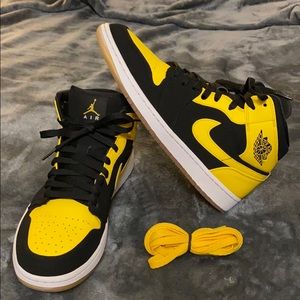 Jordan 1 mid AJ1 - New Love - Mens 10 sneakers